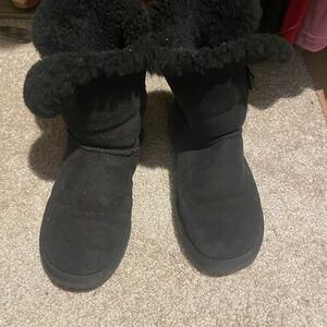 Cozy Black Shearling Boots